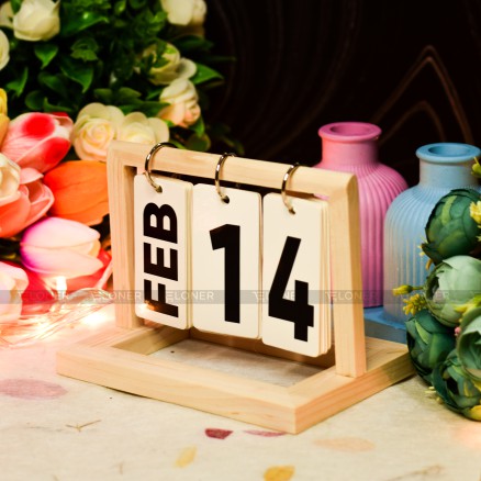 Wooden Flip Chart Perpetual Desk Calendar_14508